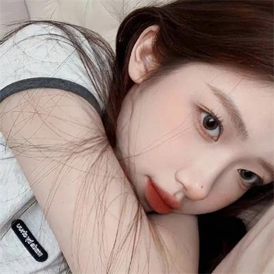 戴红头巾的女孩